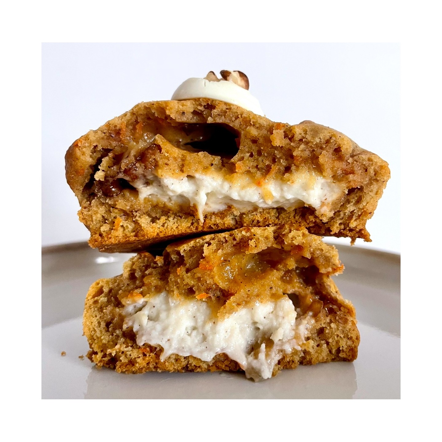 Base brisures de spéculoos, chocolat au lait Valrhona, coeur pâte à ta