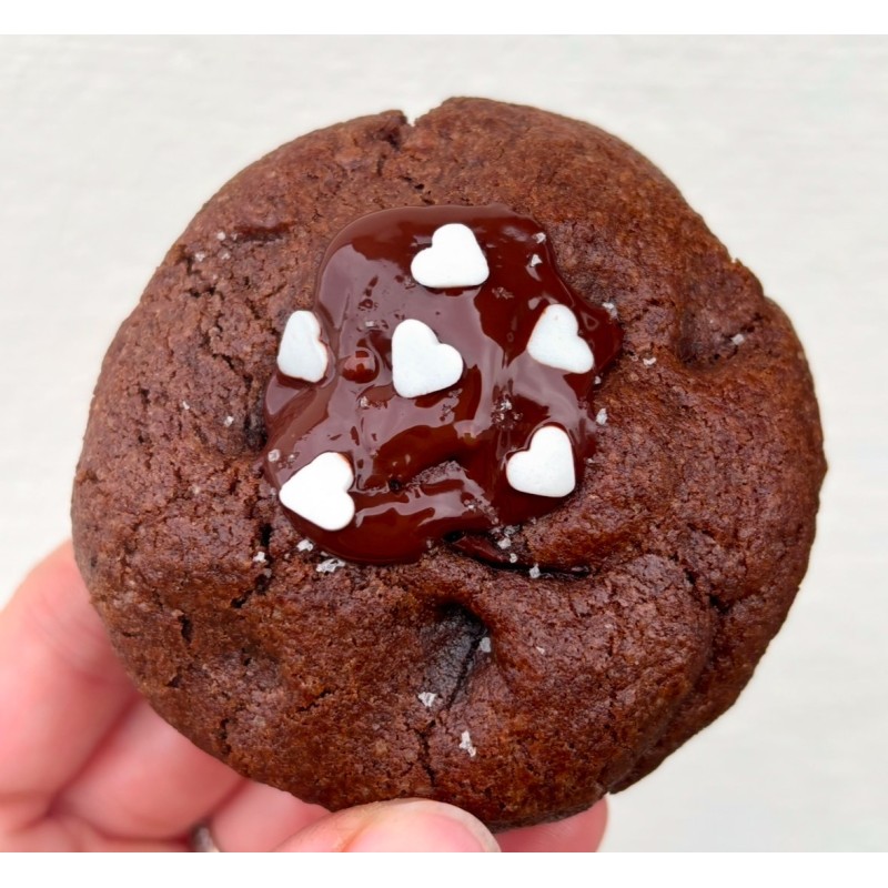 Base chocolat, chocolat noir Valrhona, coeur croustillant Nocciolata &