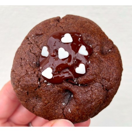 Base chocolat, chocolat noir Valrhona, coeur croustillant Nocciolata &