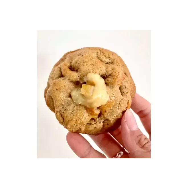 Base nature, chocolat blanc Valrhona, crème de citron maison, amandes émondées