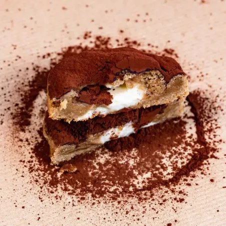 Base café/noisette, chocolat blanc Valrhona, coeur crémeux mascarpone