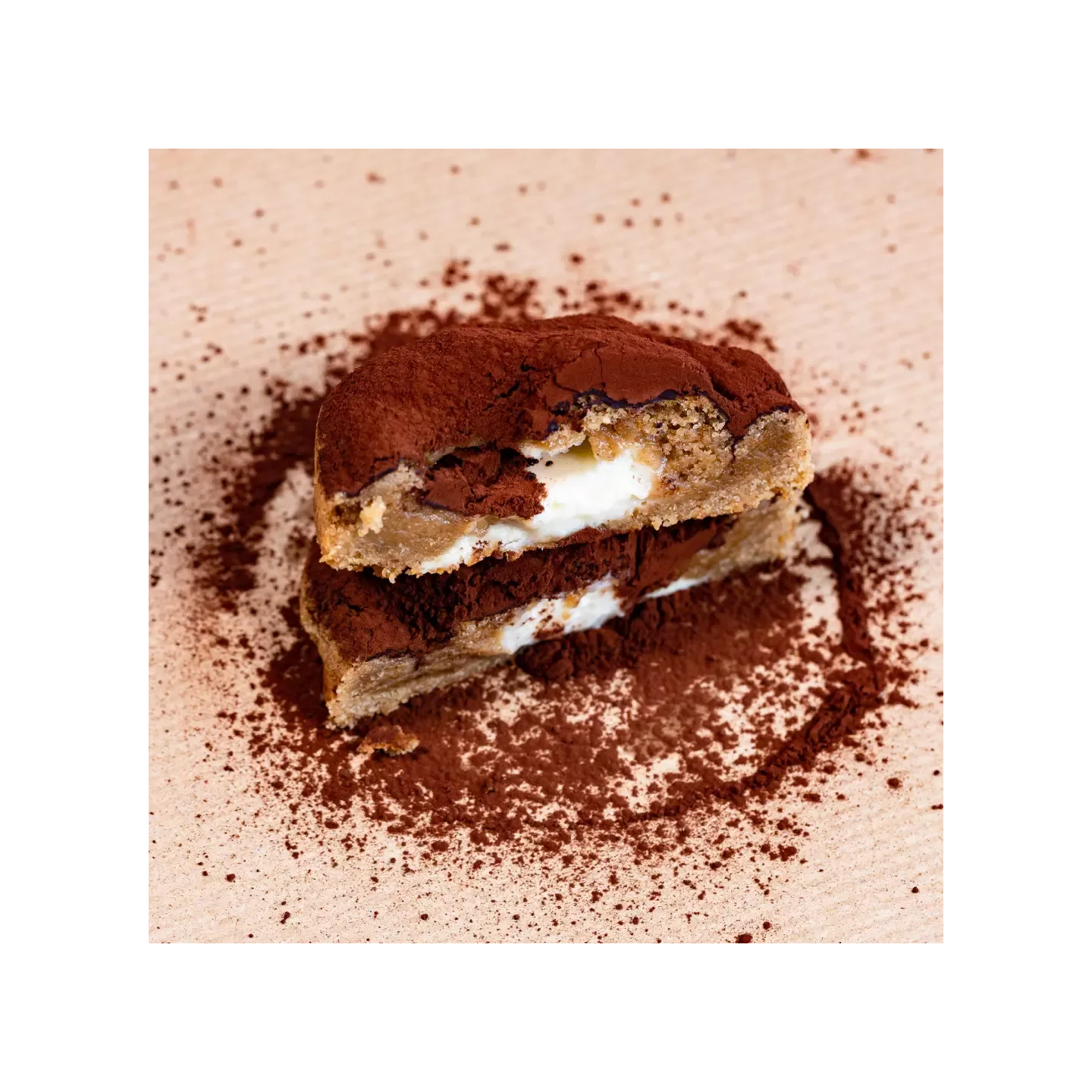 Base café/noisette, chocolat blanc Valrhona, coeur crémeux mascarpone